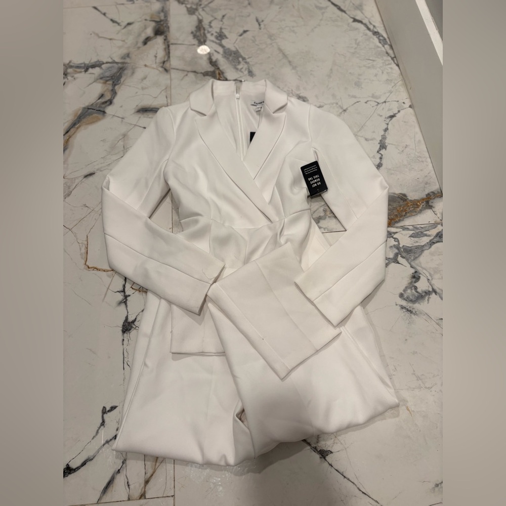 Express Classic White One pc